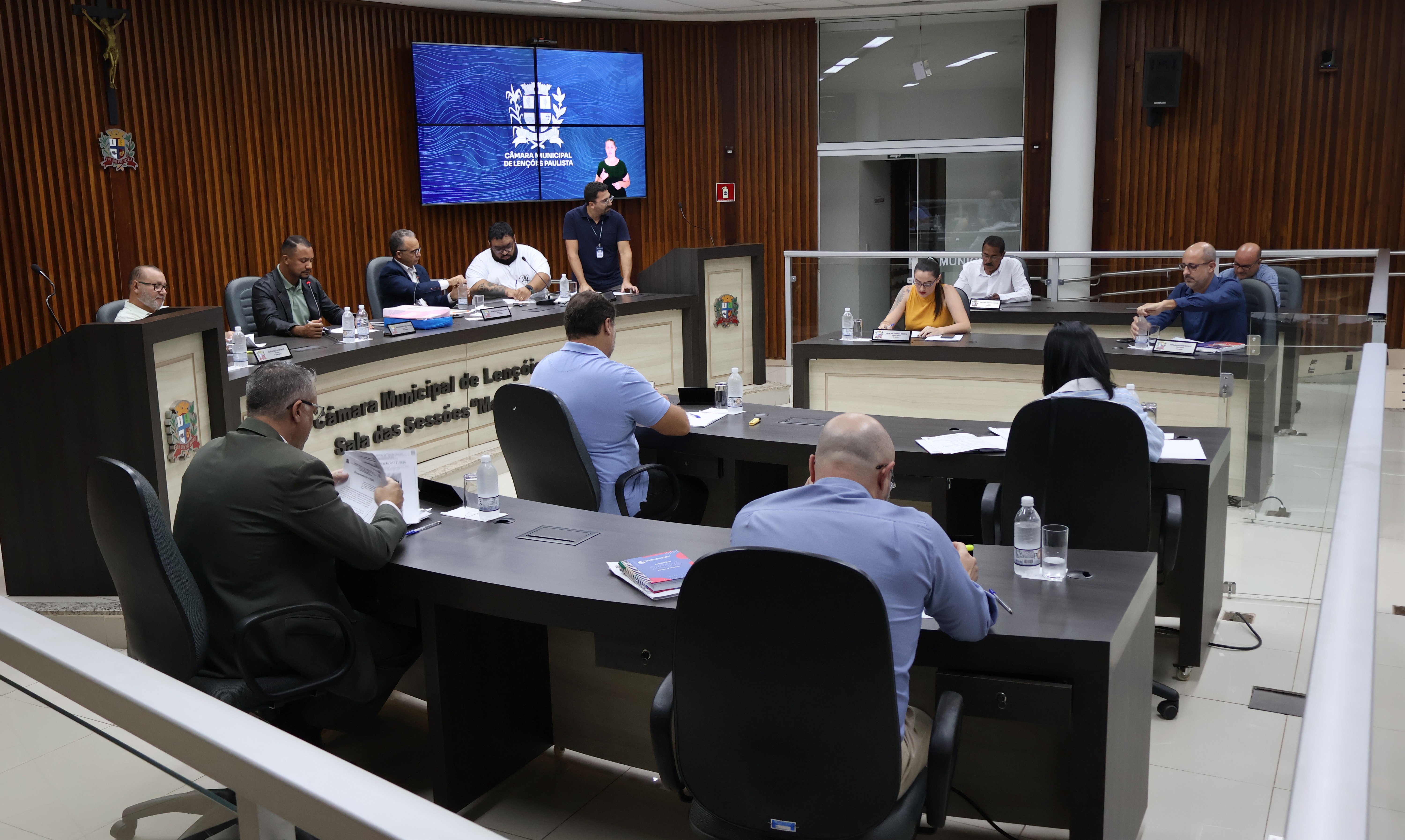 Câmara aprova projetos voltados à saúde, segurança pública e organização administrativa