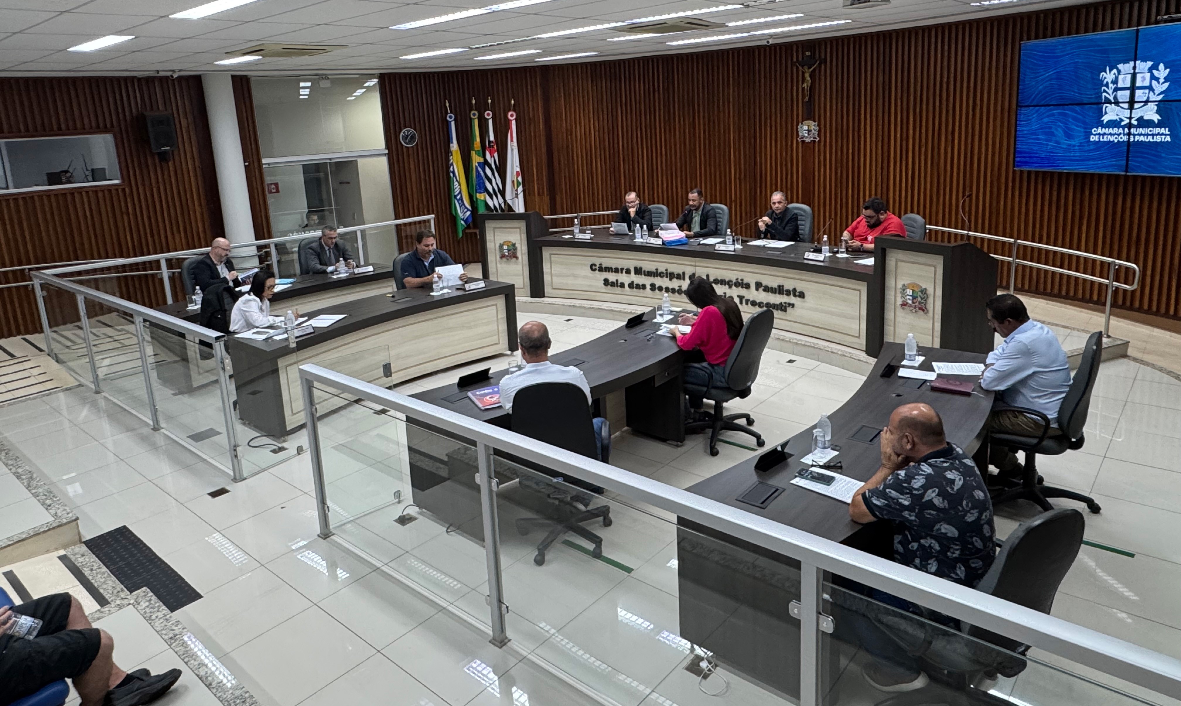 Câmara aprova projetos sobre garantia contratual em licitações e convênio para regularização de unidade da Polícia Militar